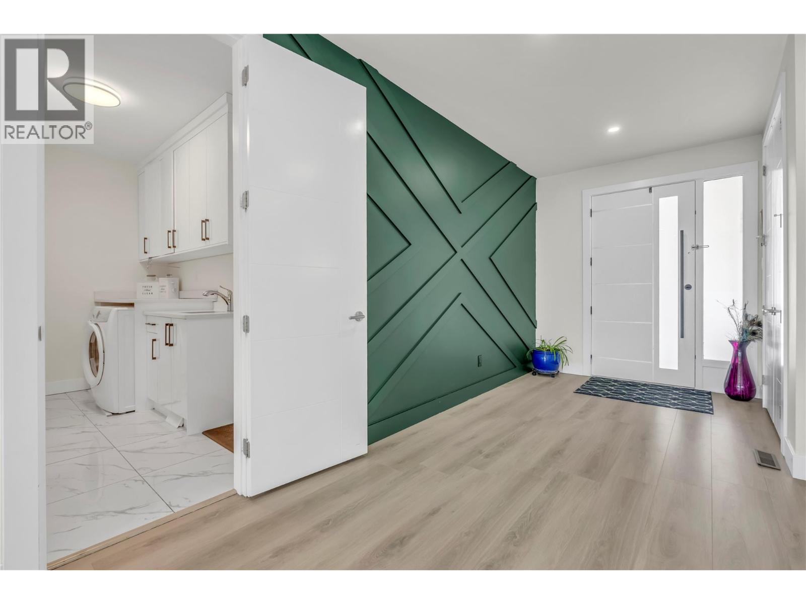 2719 HAWTHORN Drive, Penticton