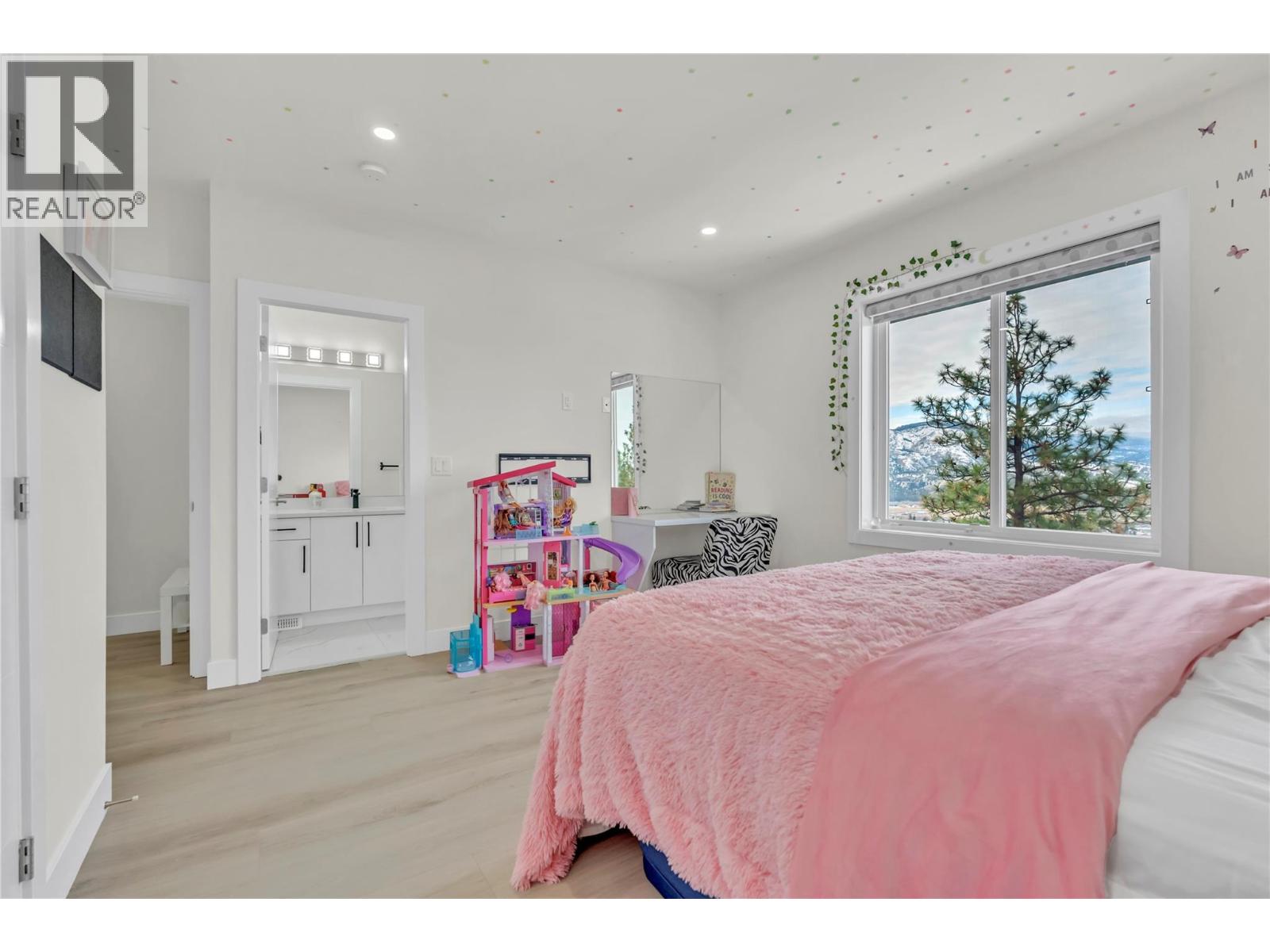 2719 HAWTHORN Drive, Penticton