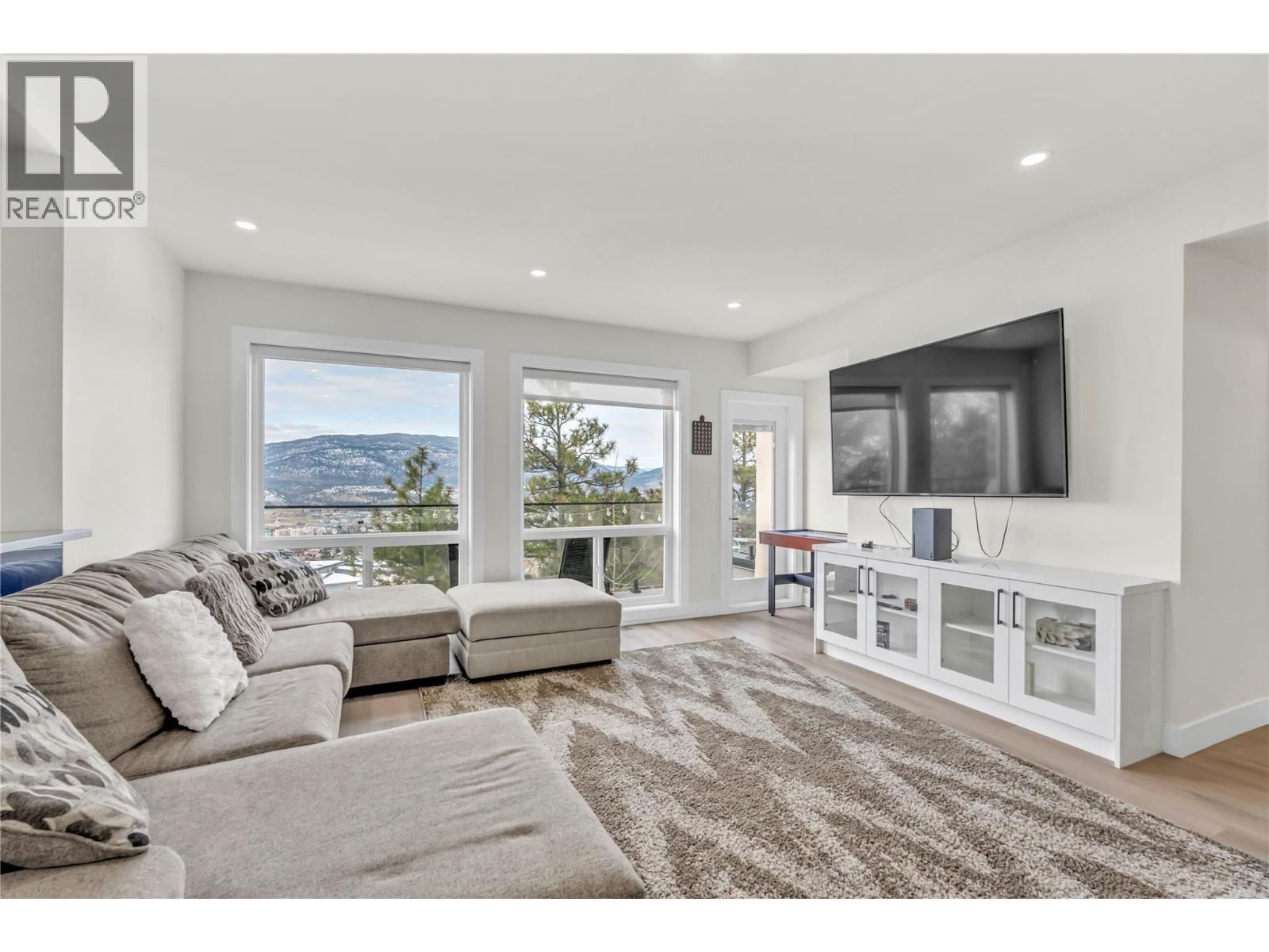 2719 HAWTHORN Drive, Penticton