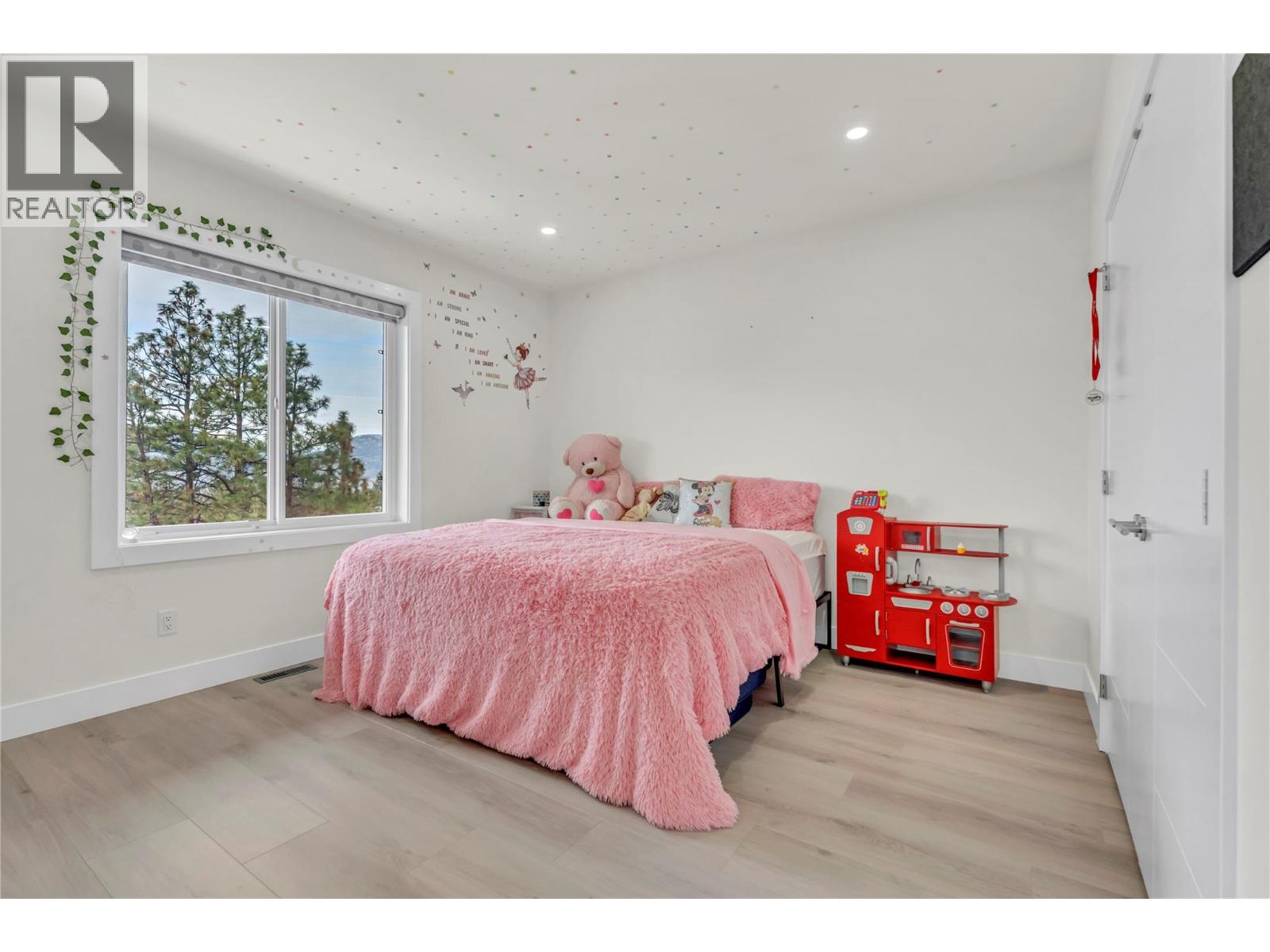 2719 HAWTHORN Drive, Penticton
