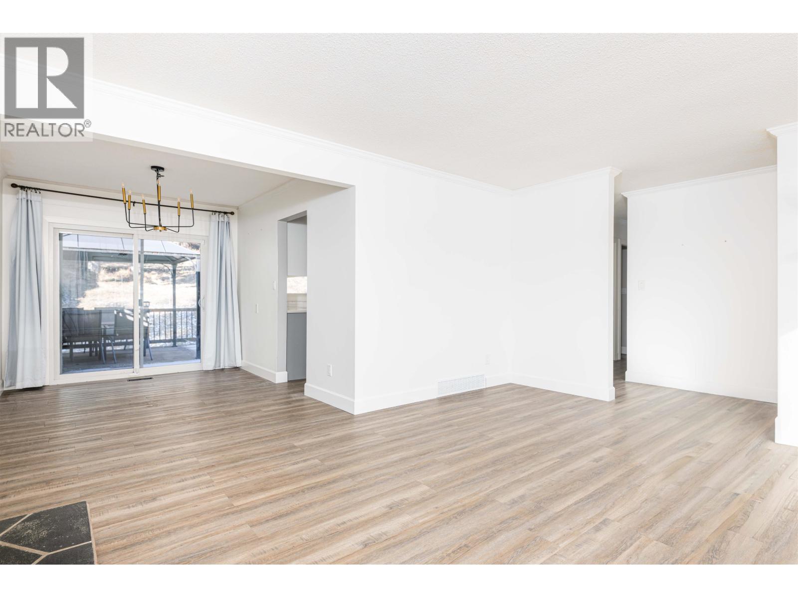 5861 BROCK DRIVE - Photo 3 of 35, Prince George, British Columbia