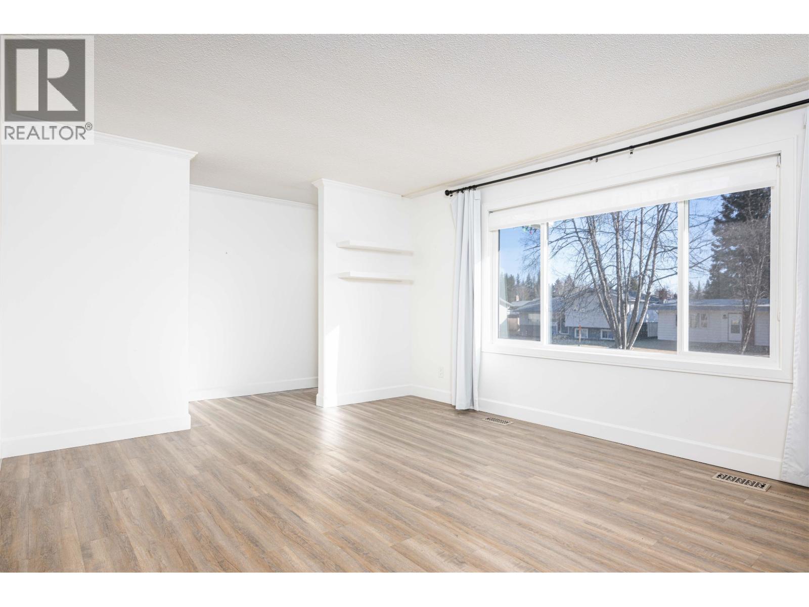 5861 BROCK DRIVE - Photo 4 of 35, Prince George, British Columbia