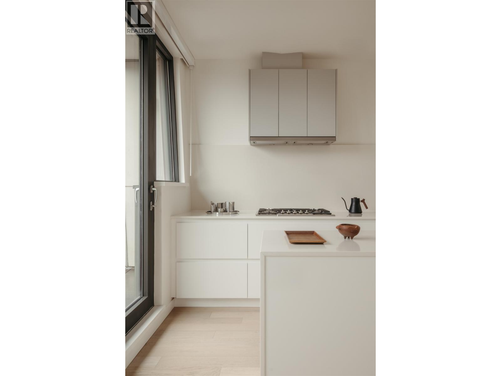 5 6 W 17TH AVENUE, Vancouver