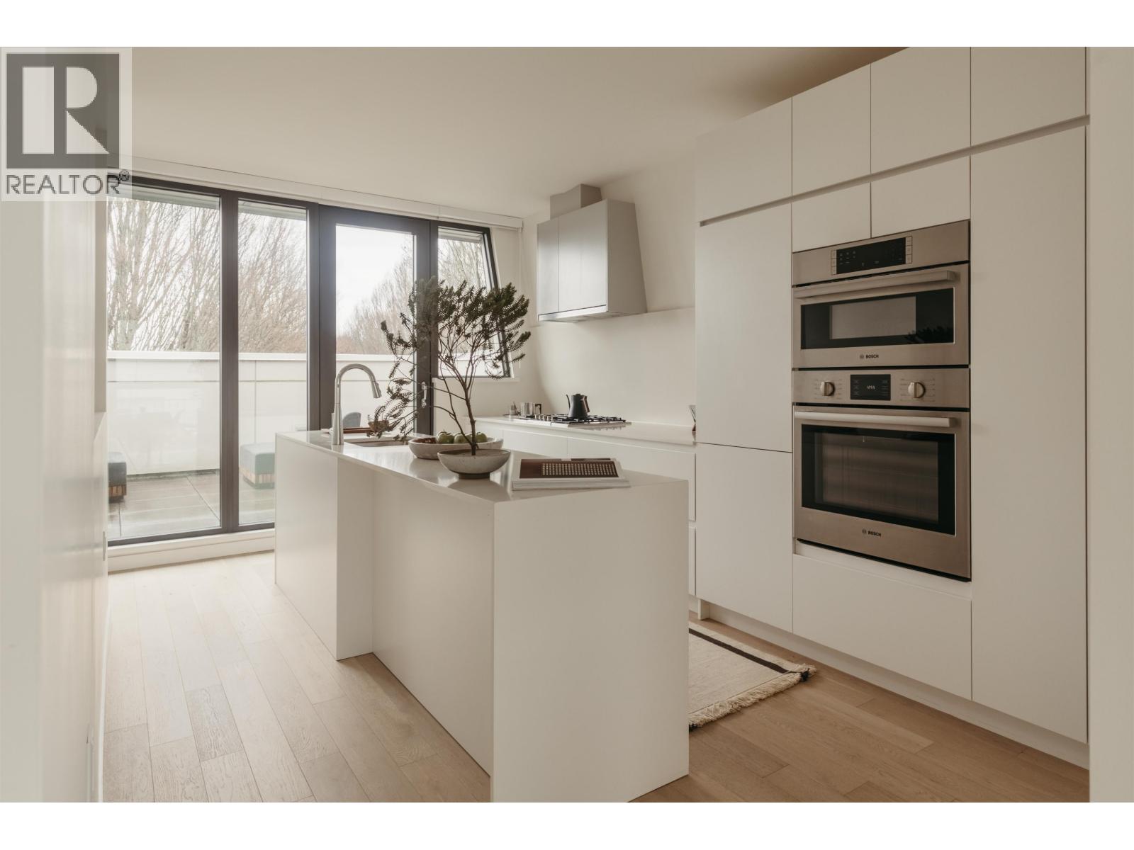 5 6 W 17TH AVENUE, Vancouver