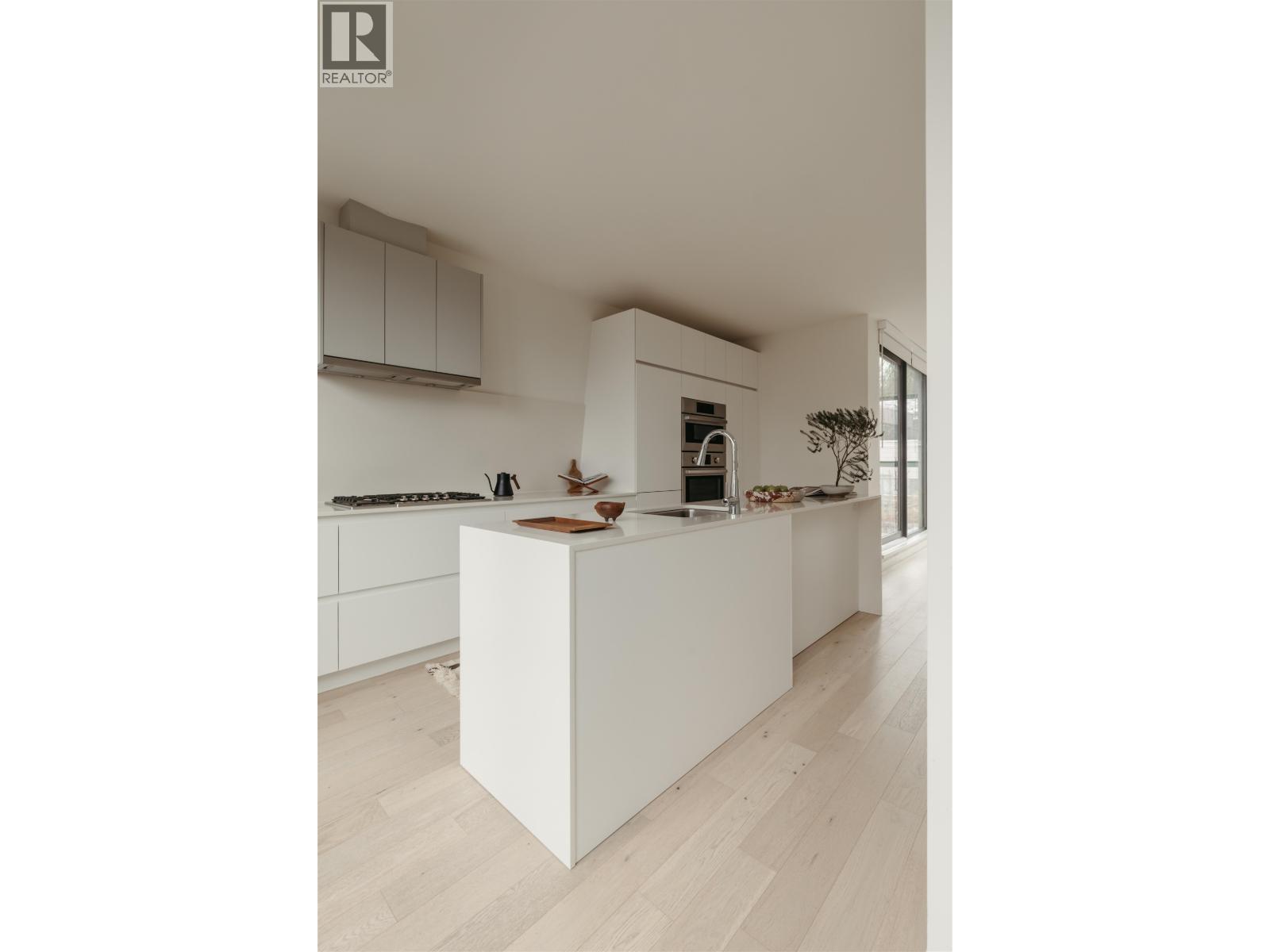 5 6 W 17TH AVENUE, Vancouver