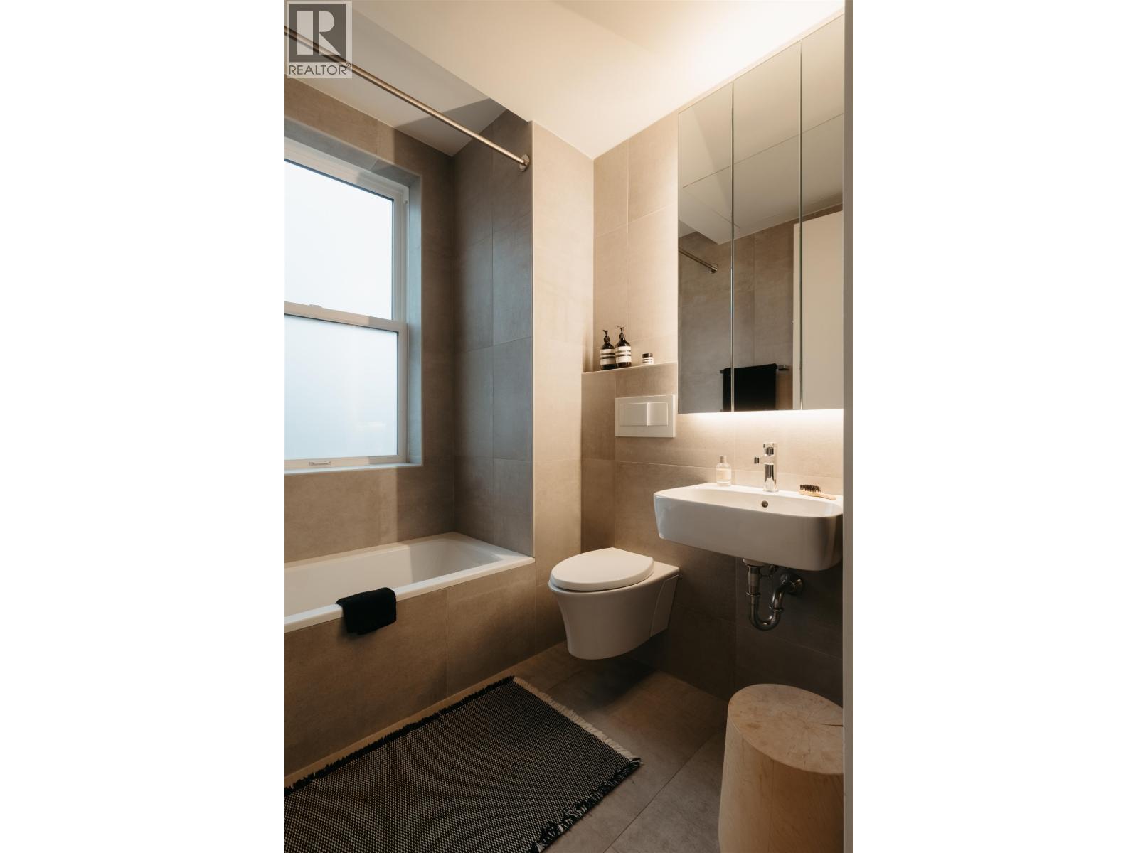 5 6 W 17TH AVENUE, Vancouver