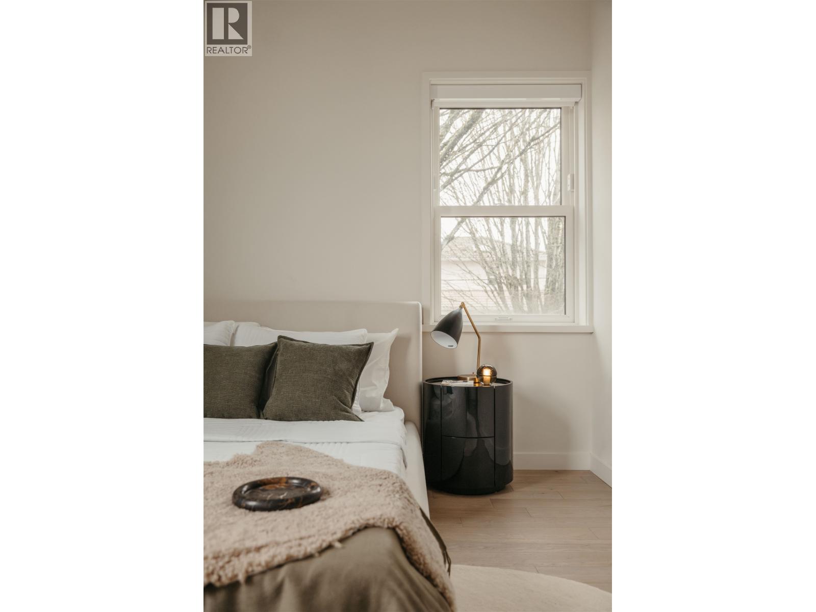 5 6 W 17TH AVENUE, Vancouver