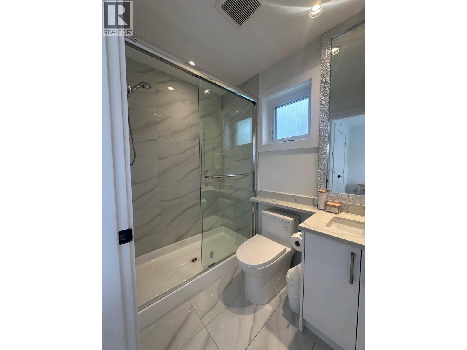 1 Bed, 1 Bath House for Rent in Vancouver – 4373 ONTARIO STREET, Vancouver - Image 12