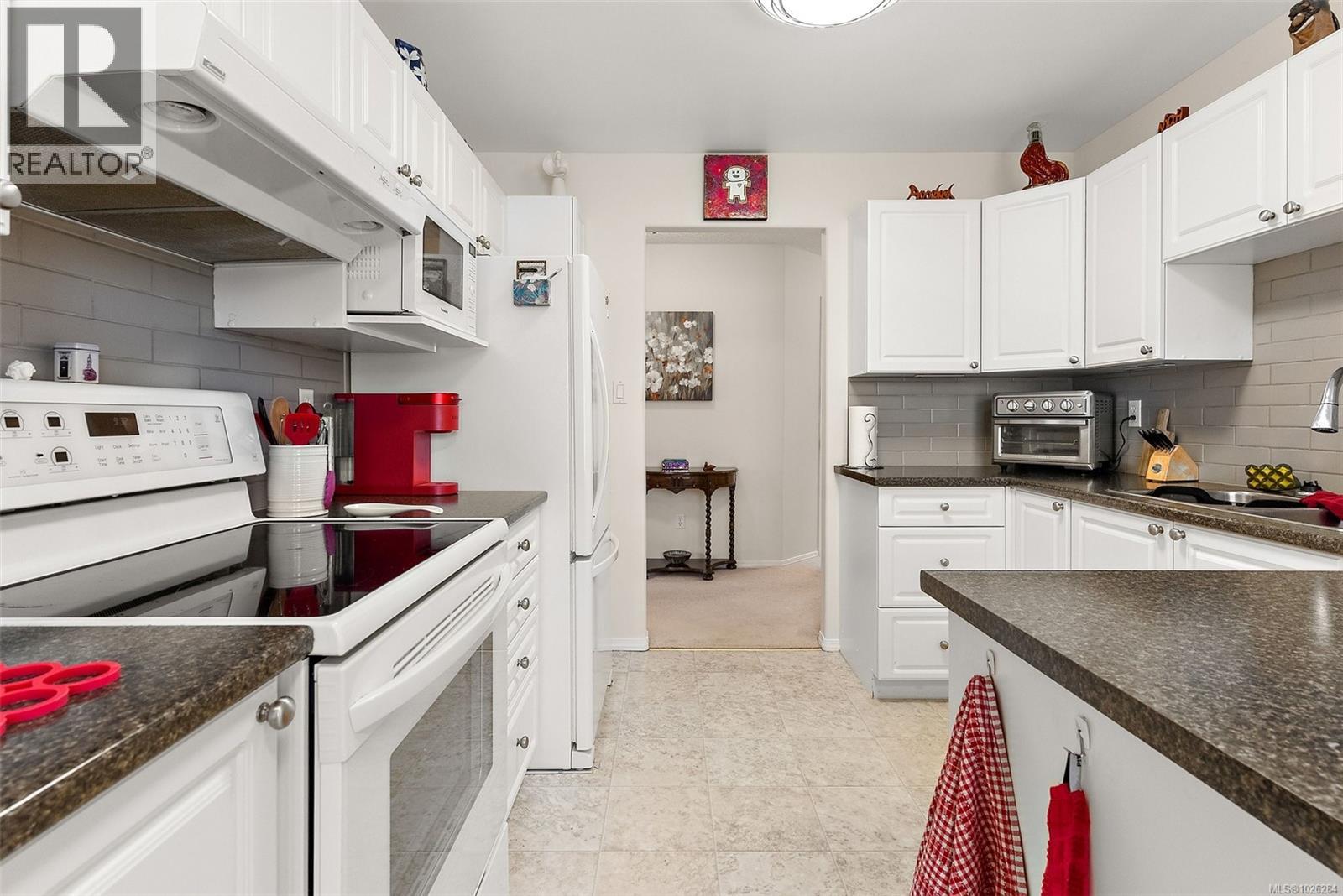 301 2421 Sidney Ave, Sidney