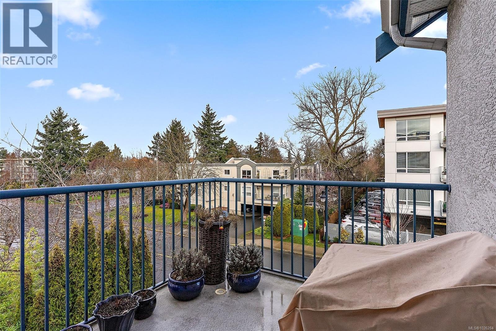 301 2421 Sidney Ave, Sidney