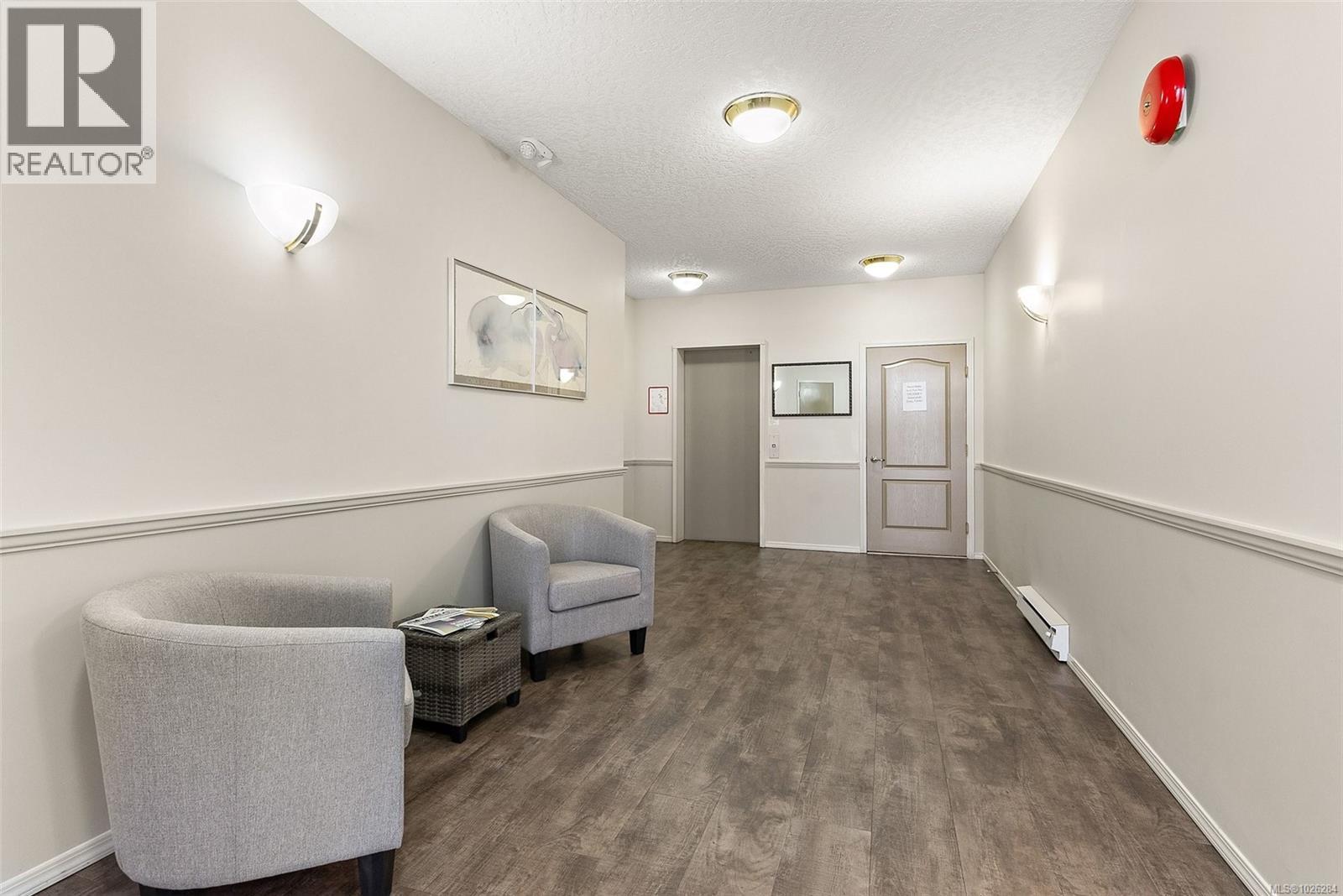 301 2421 Sidney Ave - Photo 4 of 29, Sidney, British Columbia