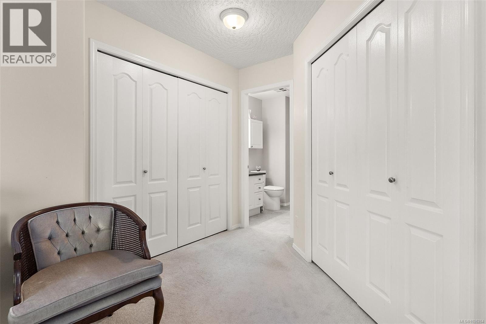 301 2421 Sidney Ave, Sidney