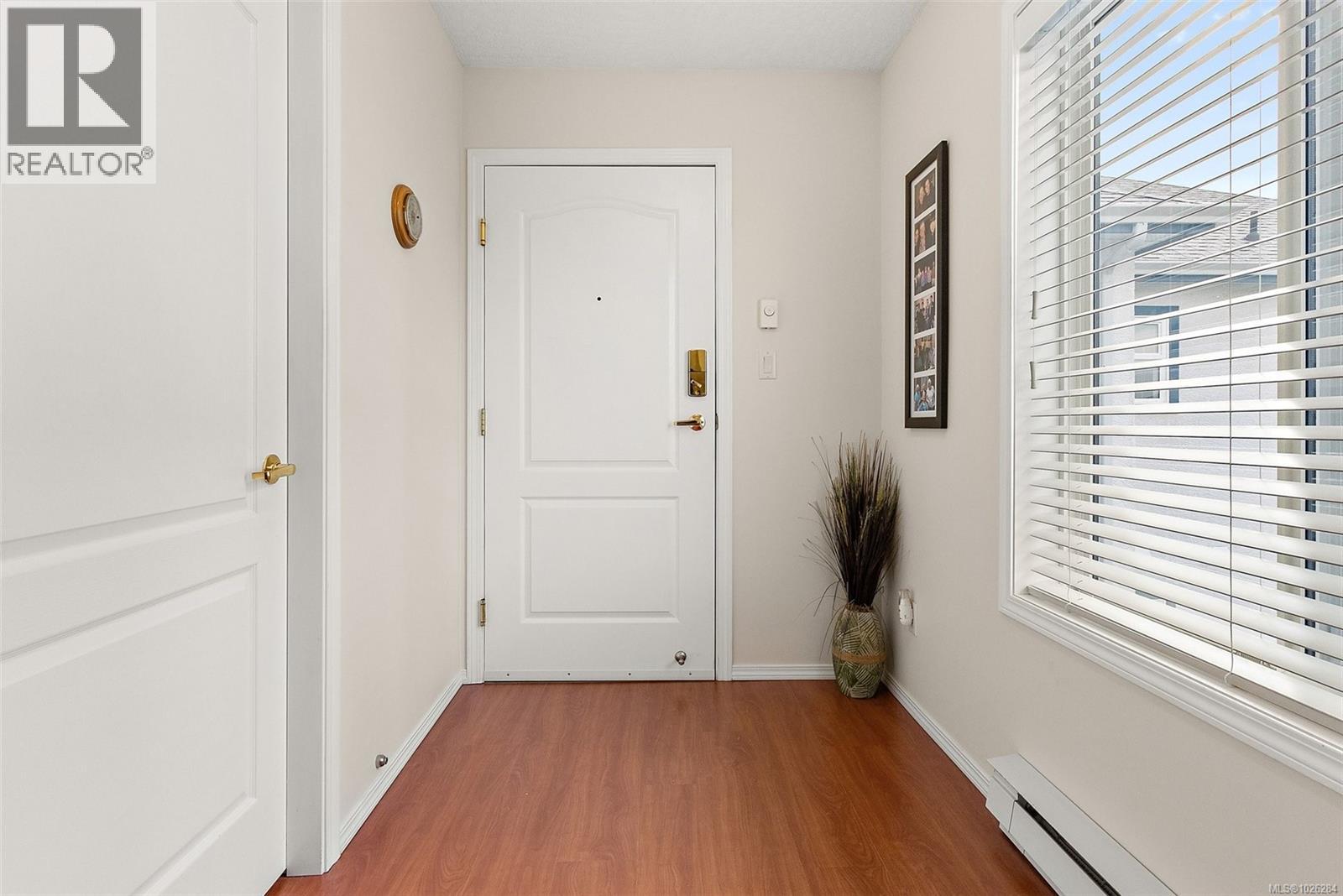 301 2421 Sidney Ave, Sidney