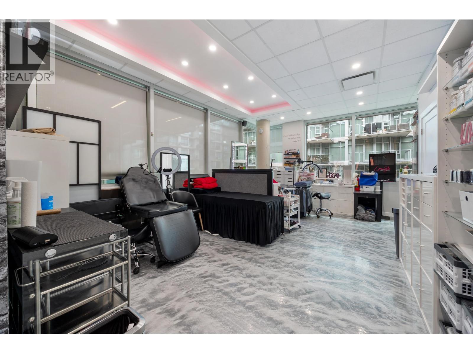 228 125 VICTORY SHIP WAY, North Vancouver
