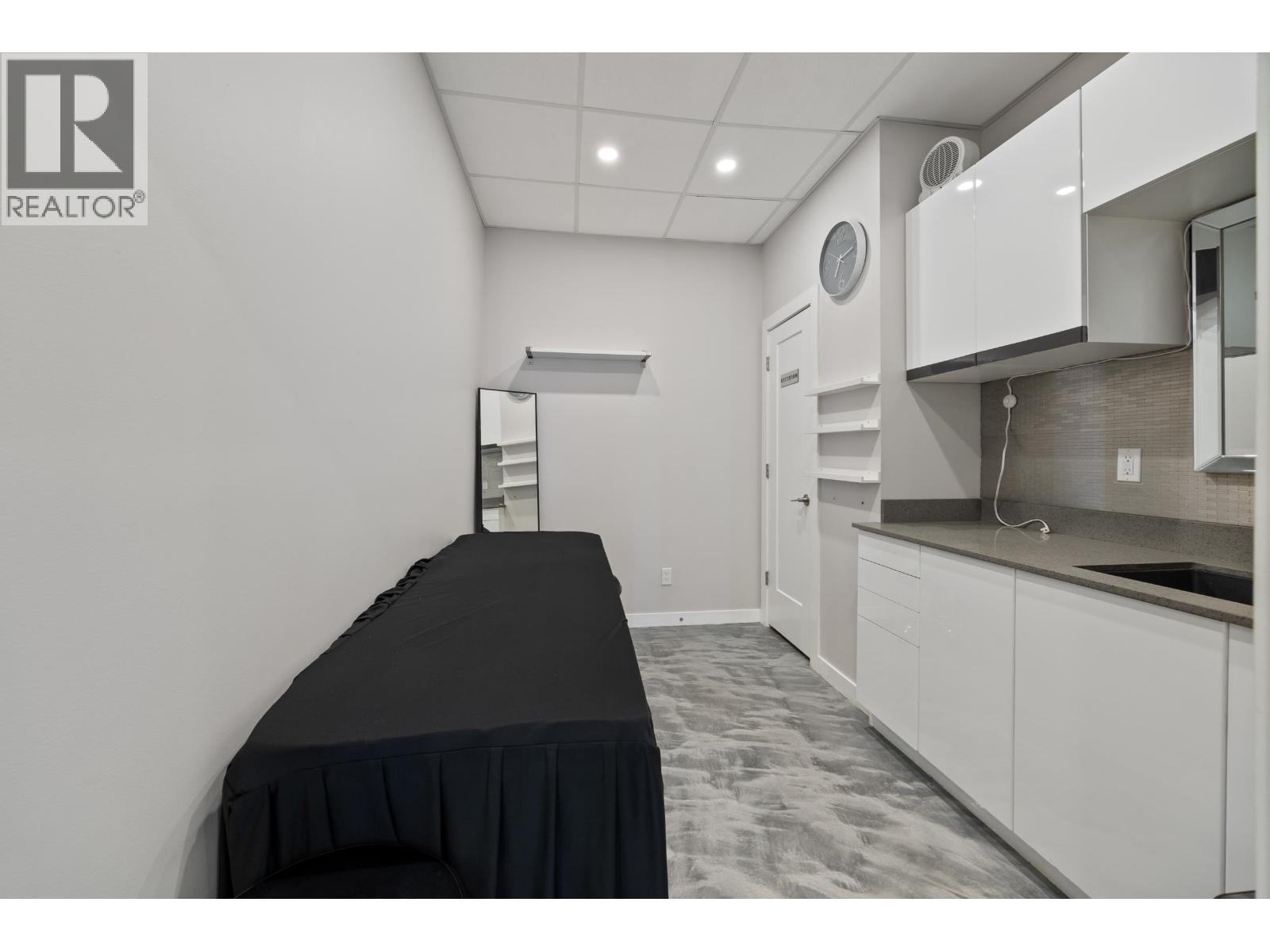 228 125 VICTORY SHIP WAY, North Vancouver