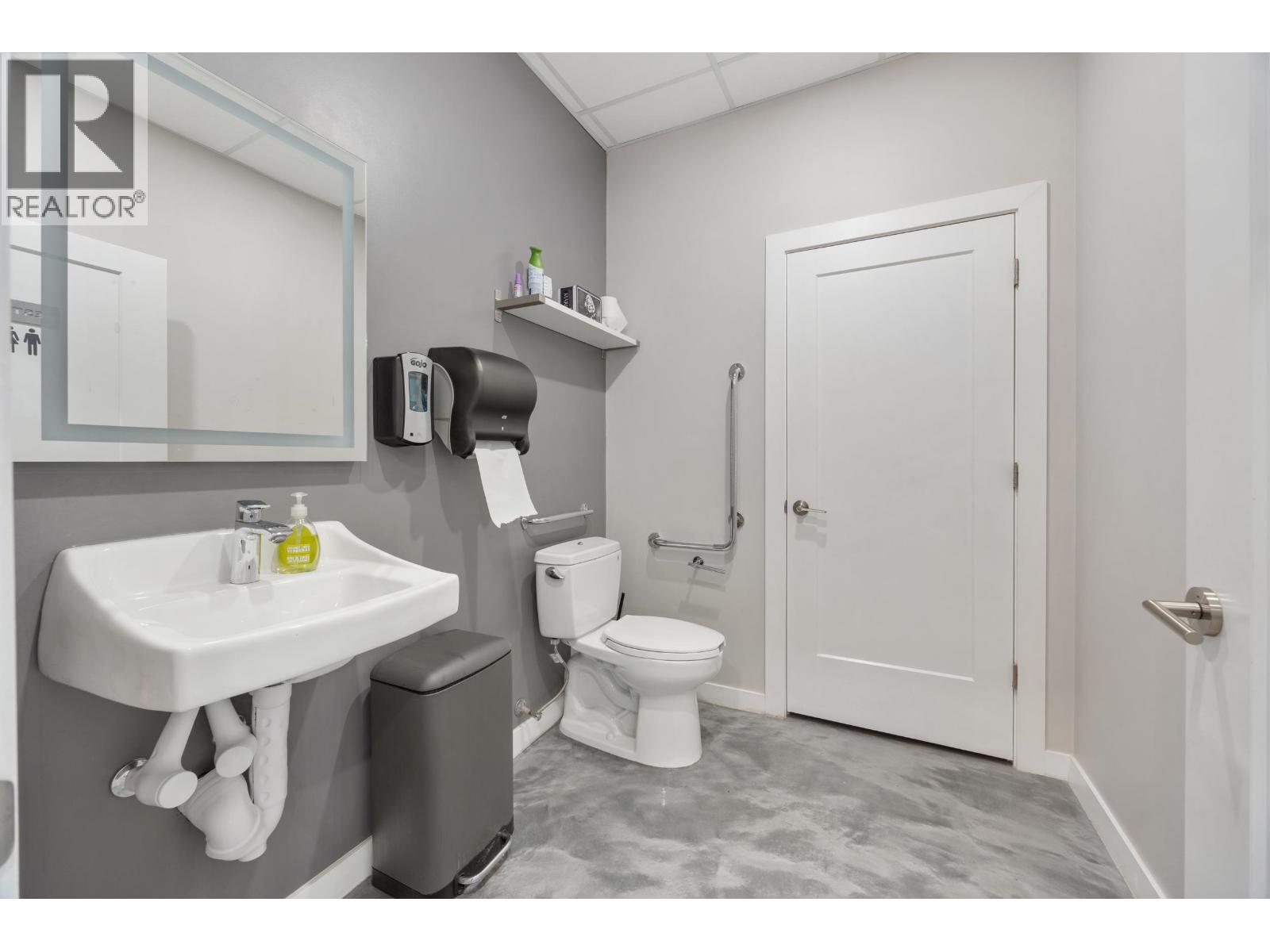 228 125 VICTORY SHIP WAY, North Vancouver