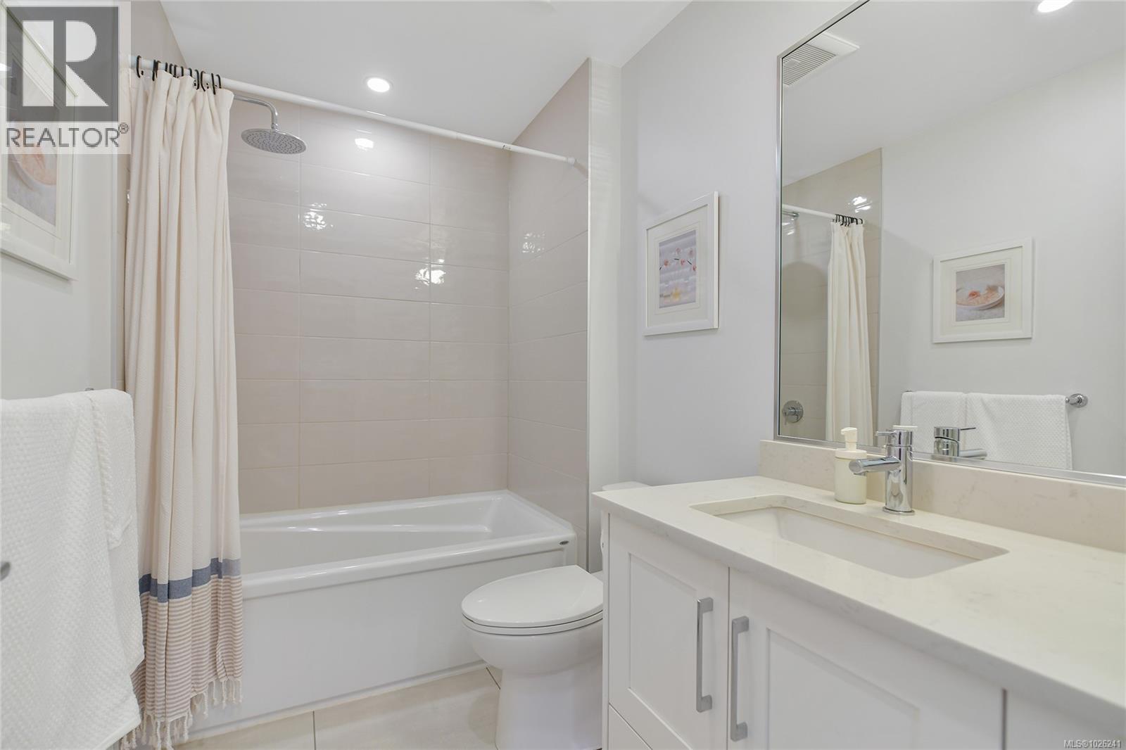 209 745 Travino Lane, Saanich