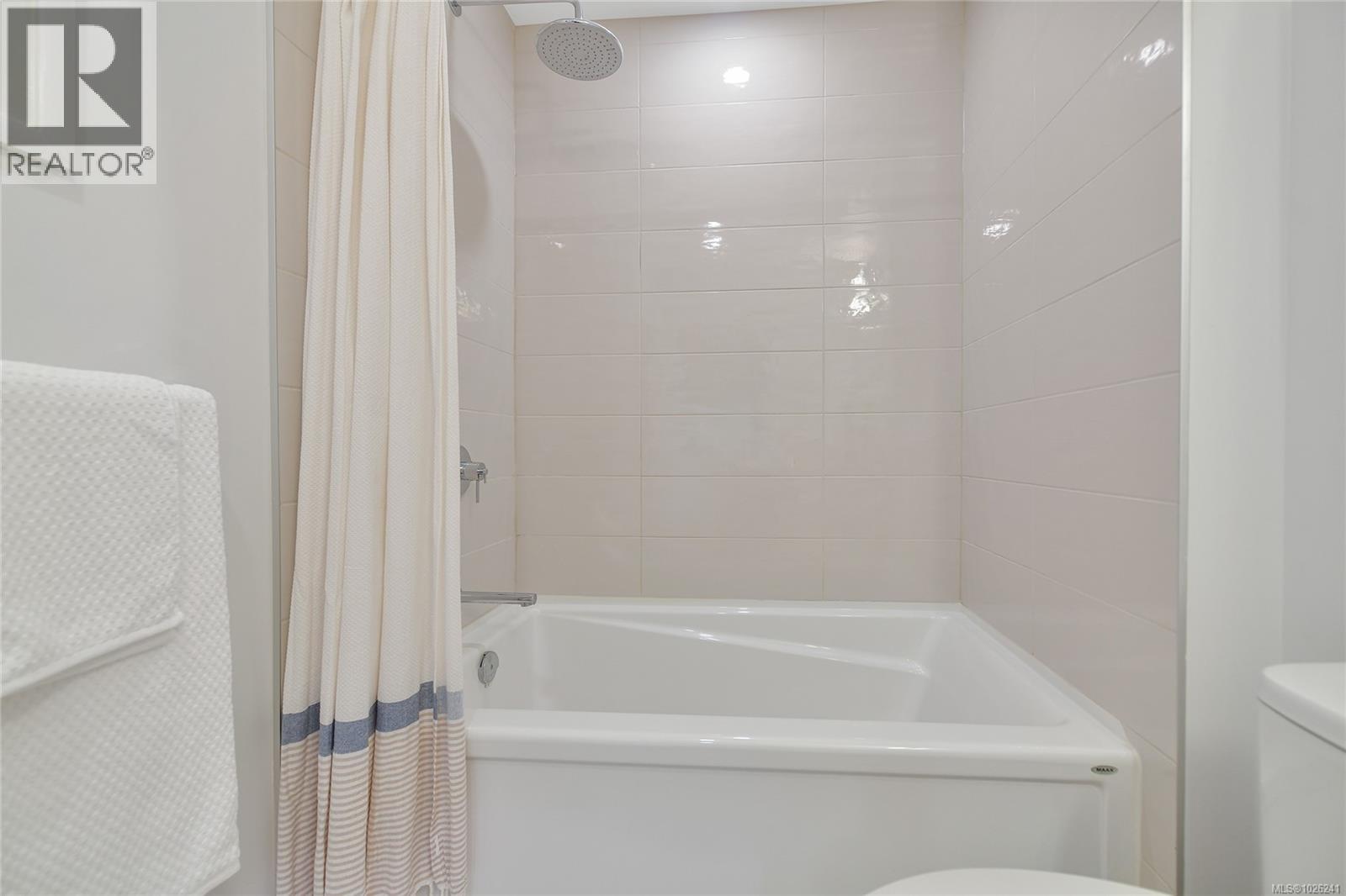 209 745 Travino Lane, Saanich