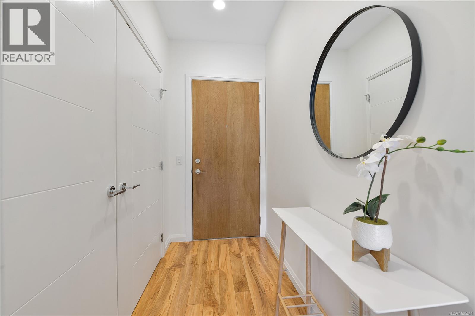 209 745 Travino Lane, Saanich