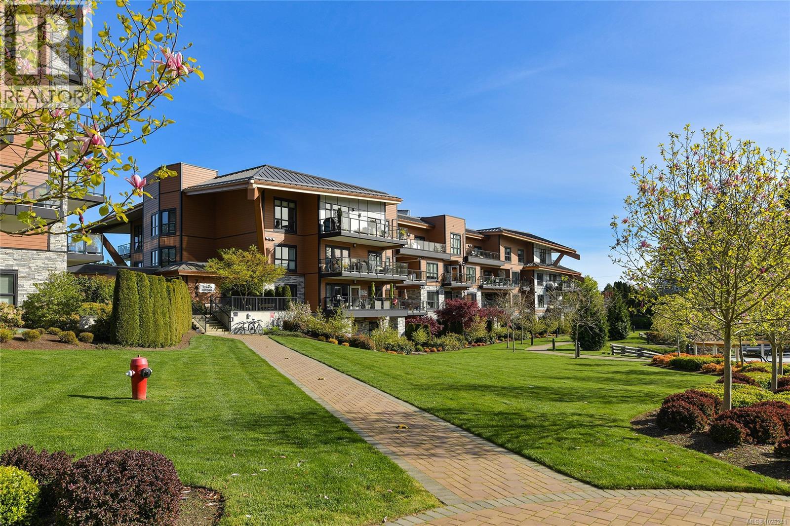 209 745 Travino Lane, Saanich