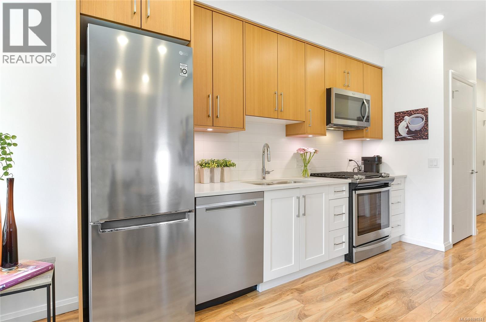 209 745 Travino Lane, Saanich