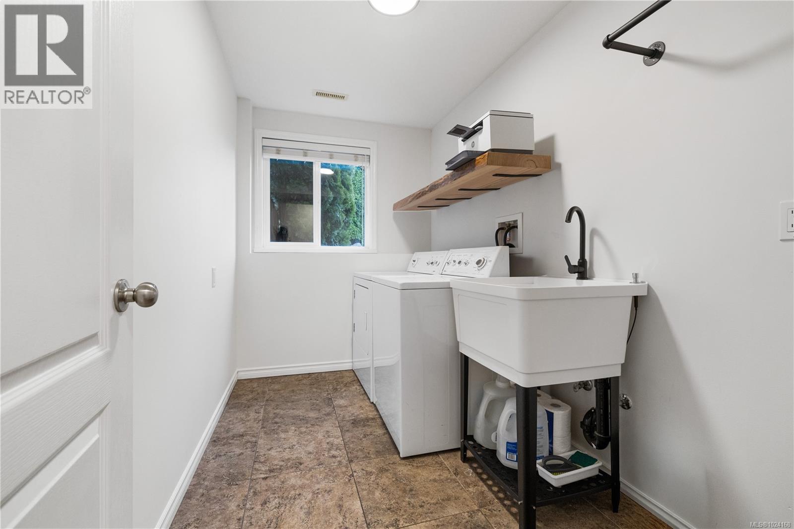 1244 Blesbok Rd, Campbell River