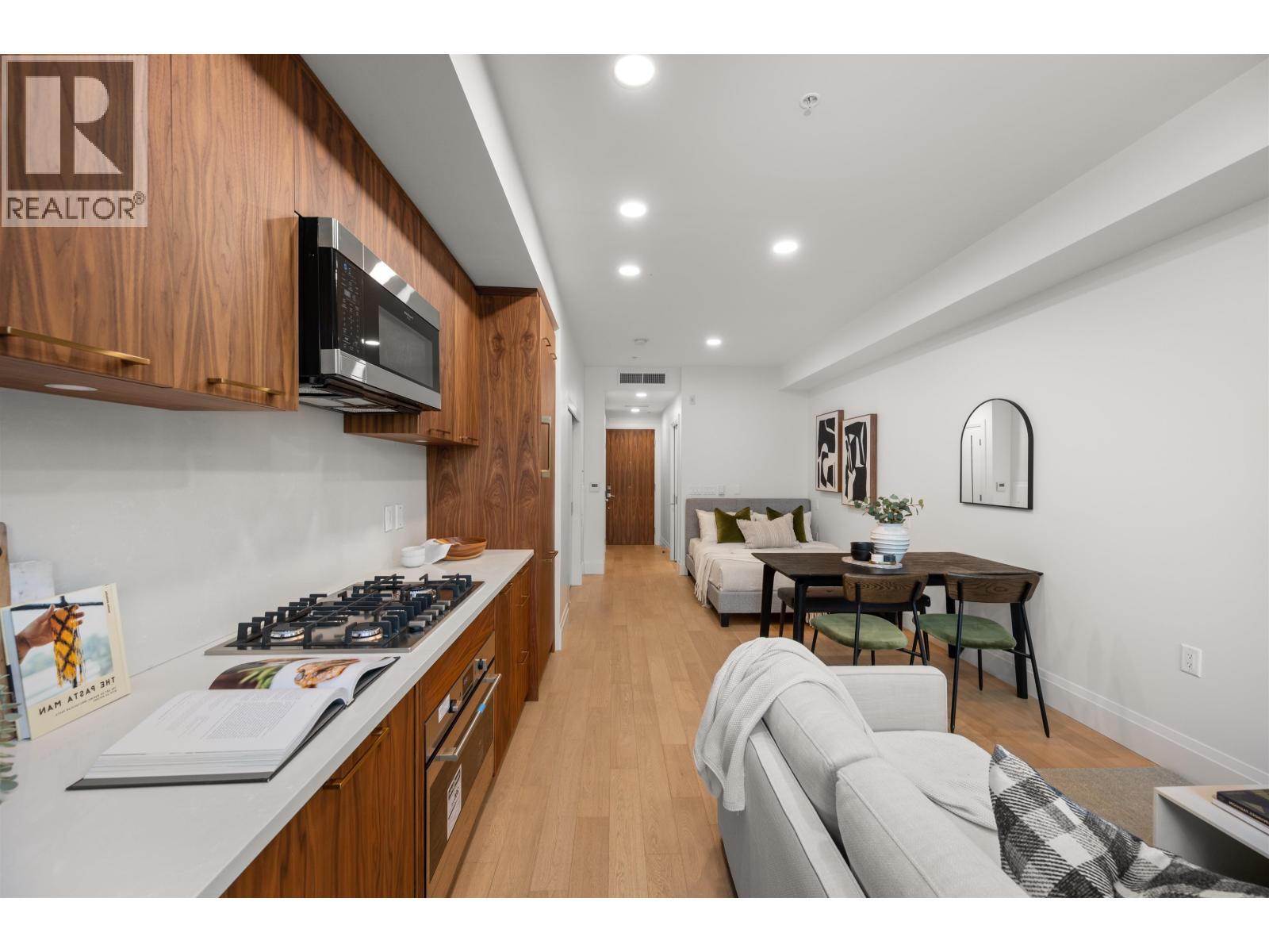 410 2550 GARDEN Drive - main photo