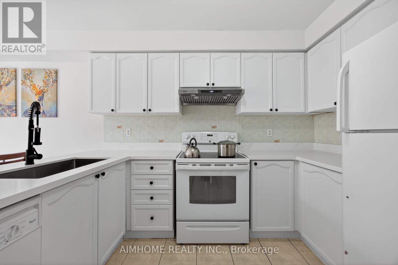 698 WARDEN AVENUE - Photo 3 of 35, Toronto (Clairlea-Birchmount), Ontario