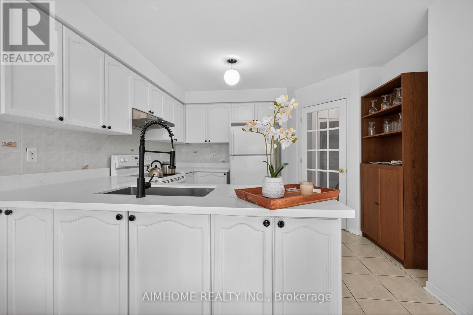 698 WARDEN AVENUE - Photo 5 of 35, Toronto (Clairlea-Birchmount), Ontario