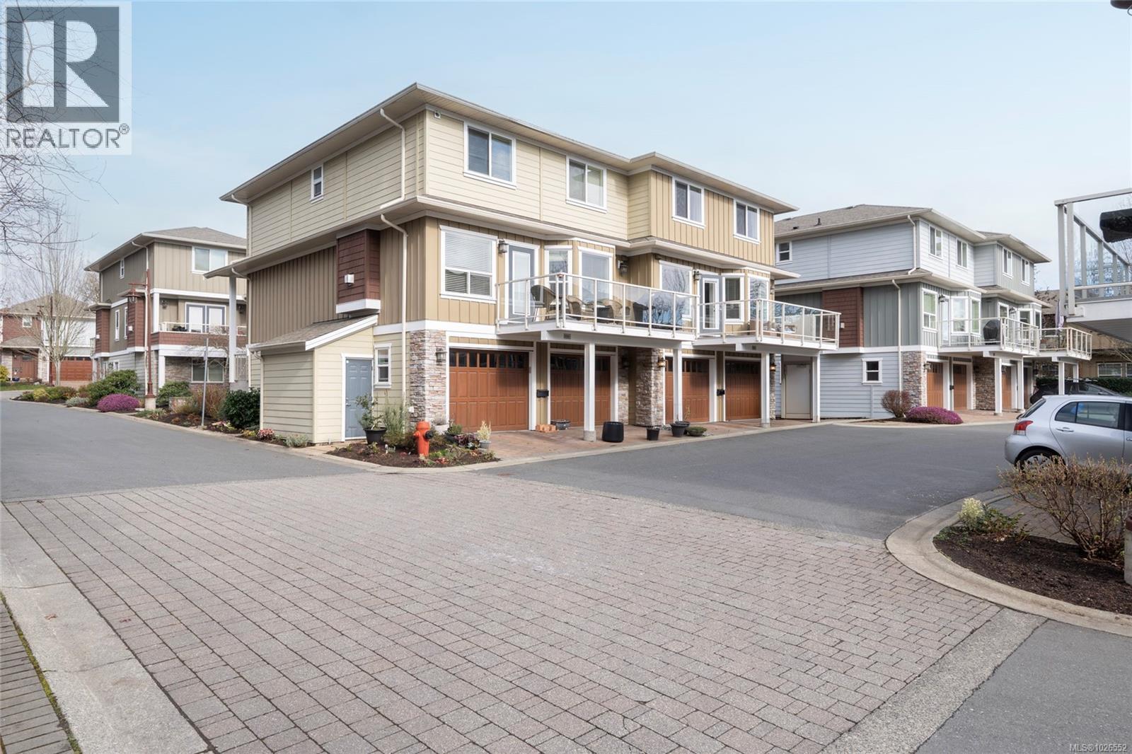  560 Heatherdale Lane, Saanich