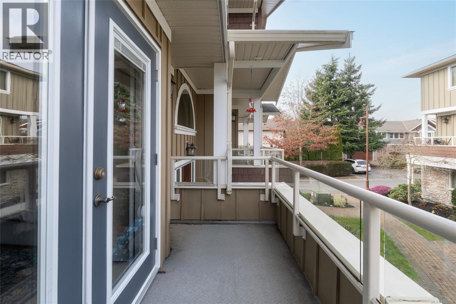  560 Heatherdale Lane, Saanich