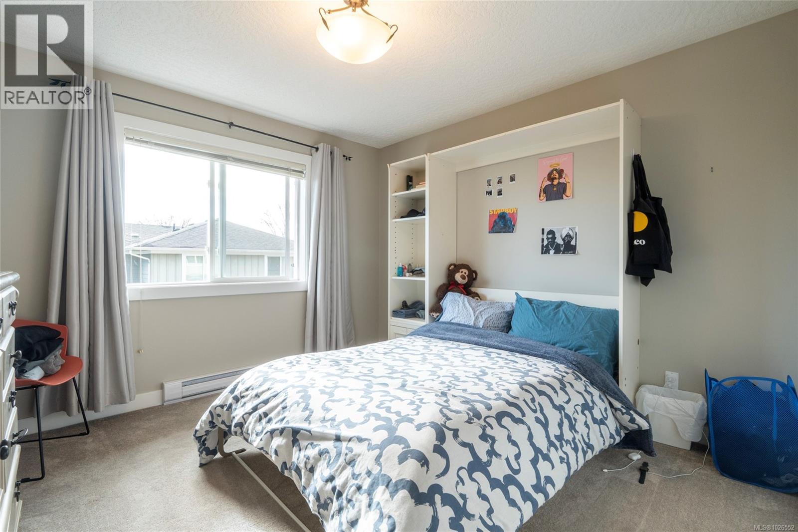  560 Heatherdale Lane, Saanich