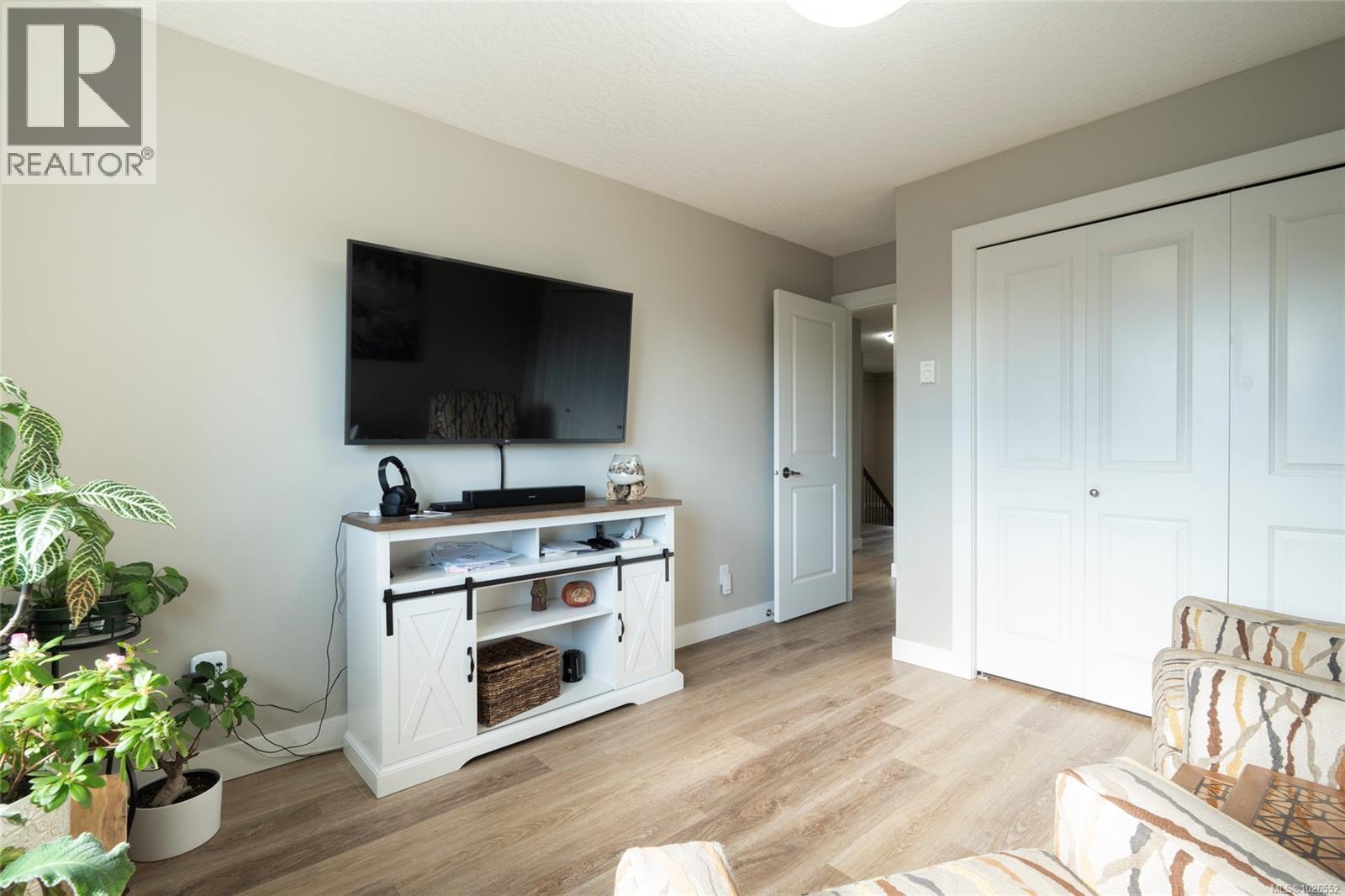  560 Heatherdale Lane, Saanich