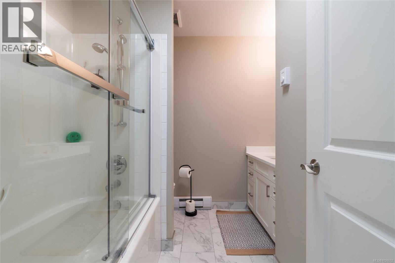  560 Heatherdale Lane, Saanich