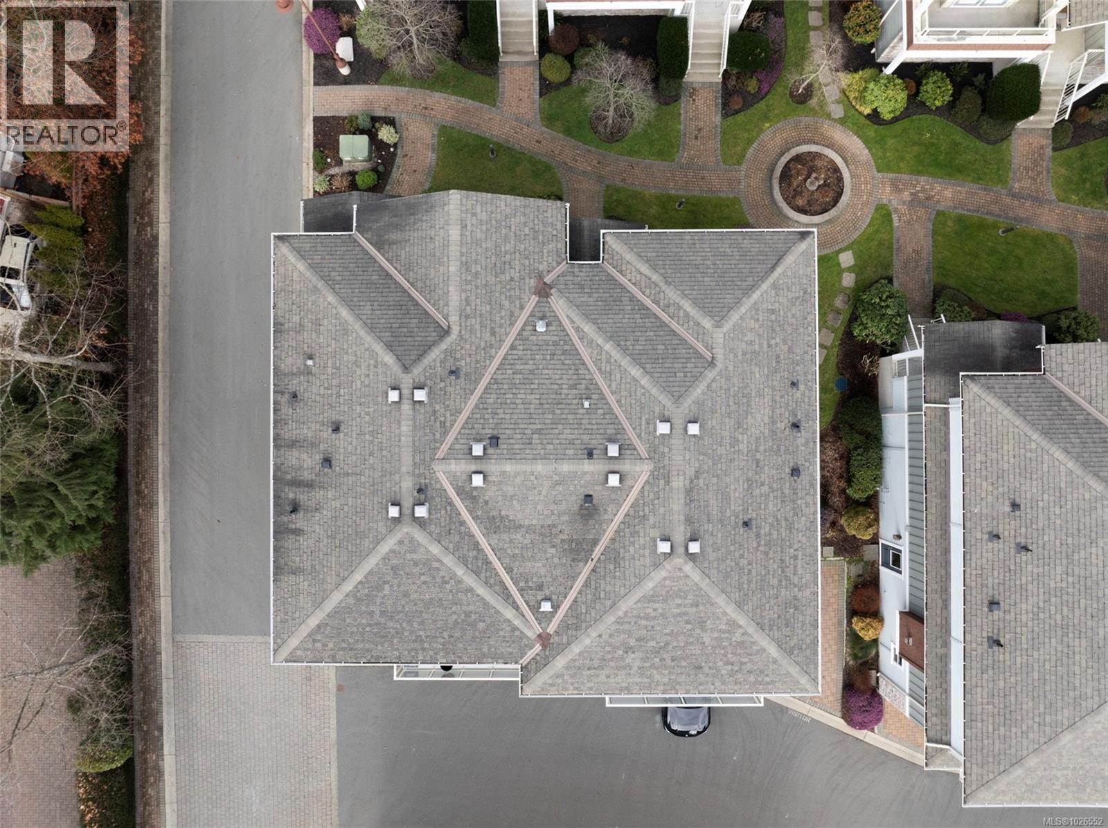  560 Heatherdale Lane, Saanich