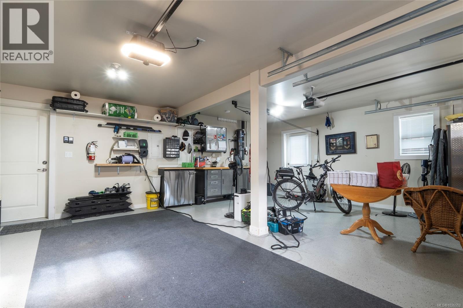  560 Heatherdale Lane, Saanich