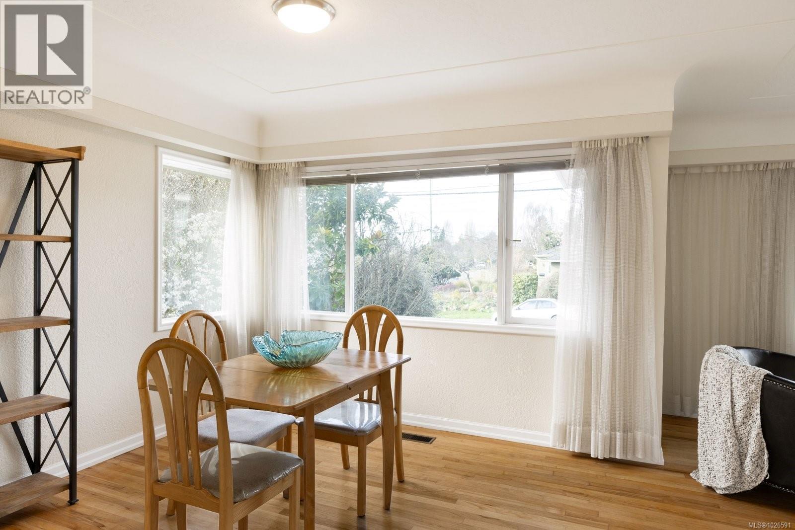  683 Richmond Avenue, Victoria