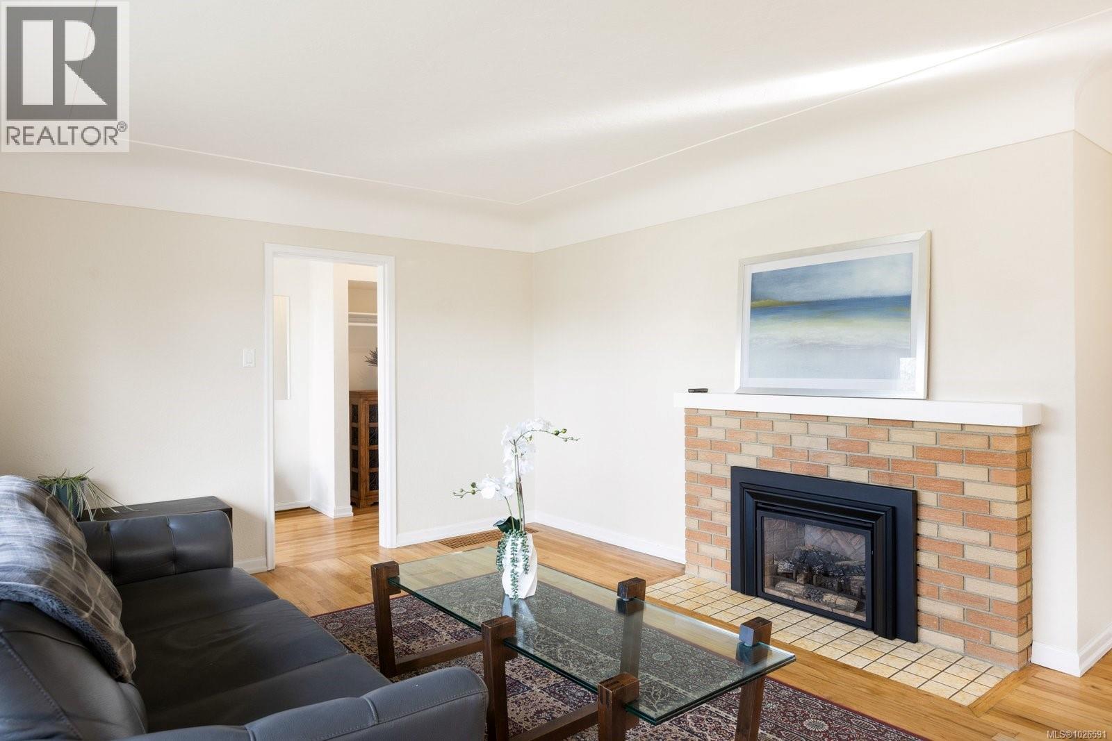  683 Richmond Avenue, Victoria