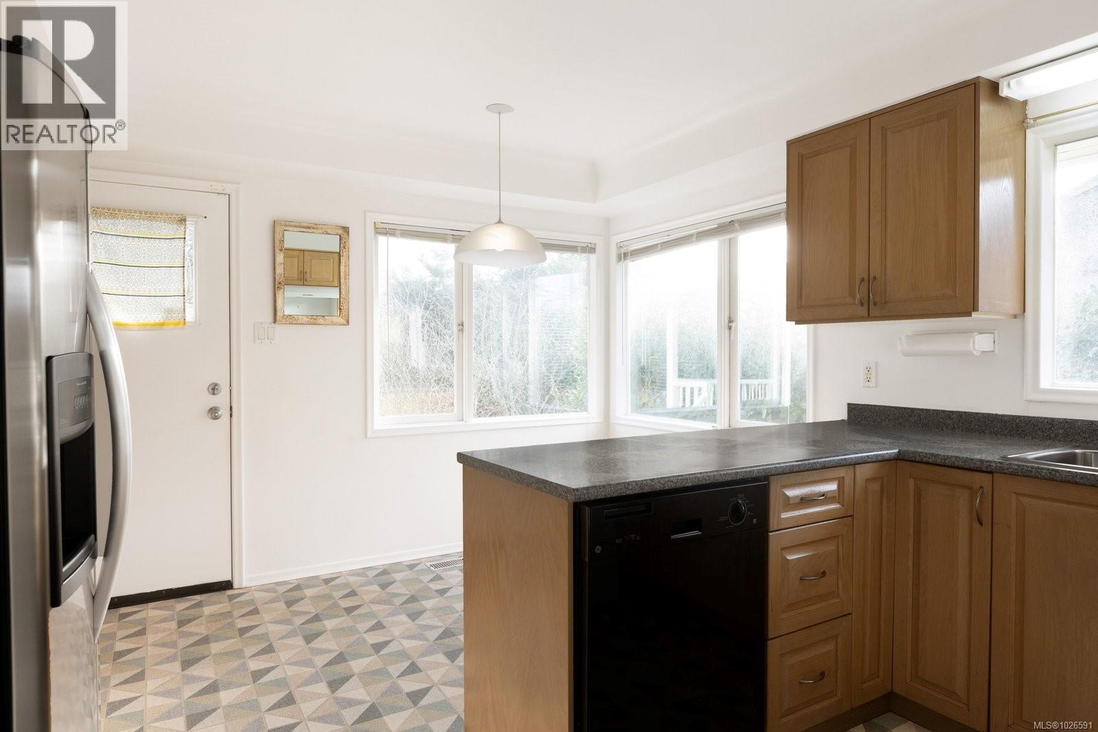  683 Richmond Avenue, Victoria