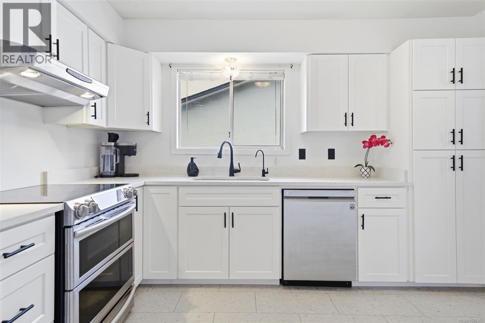 707 Stancombe Pl, Esquimalt