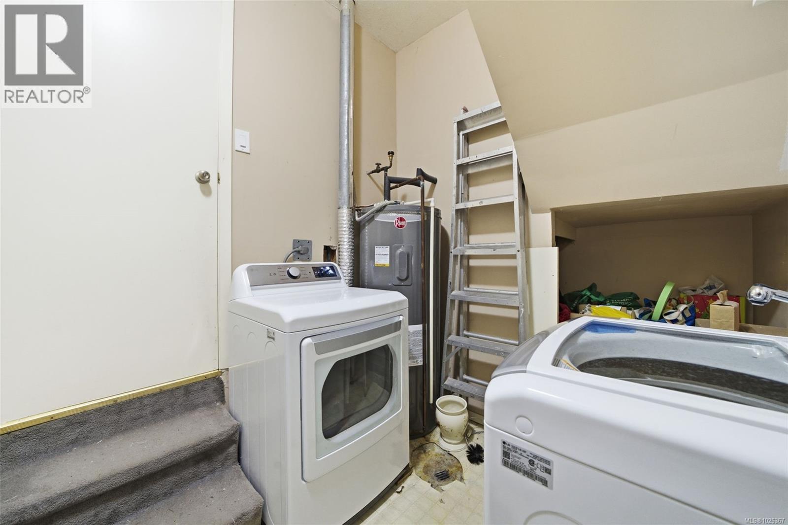 707 Stancombe Pl, Esquimalt