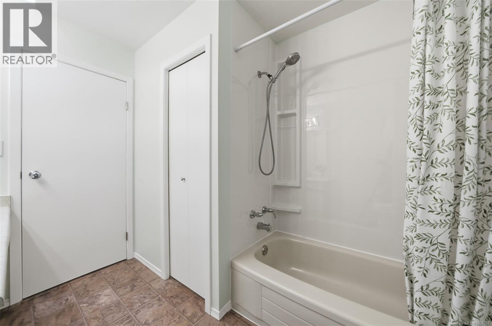 707 Stancombe Pl, Esquimalt