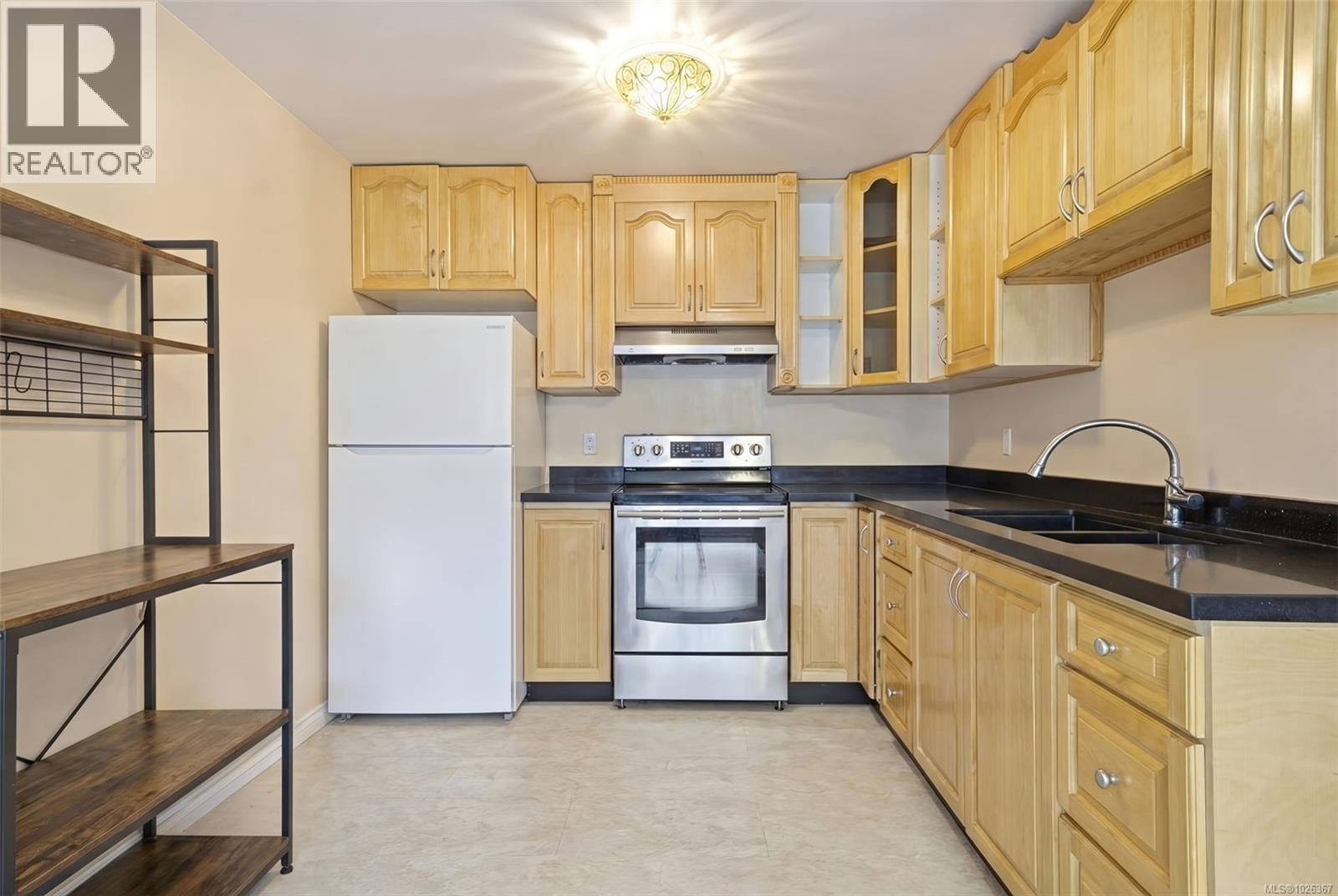 707 Stancombe Pl, Esquimalt