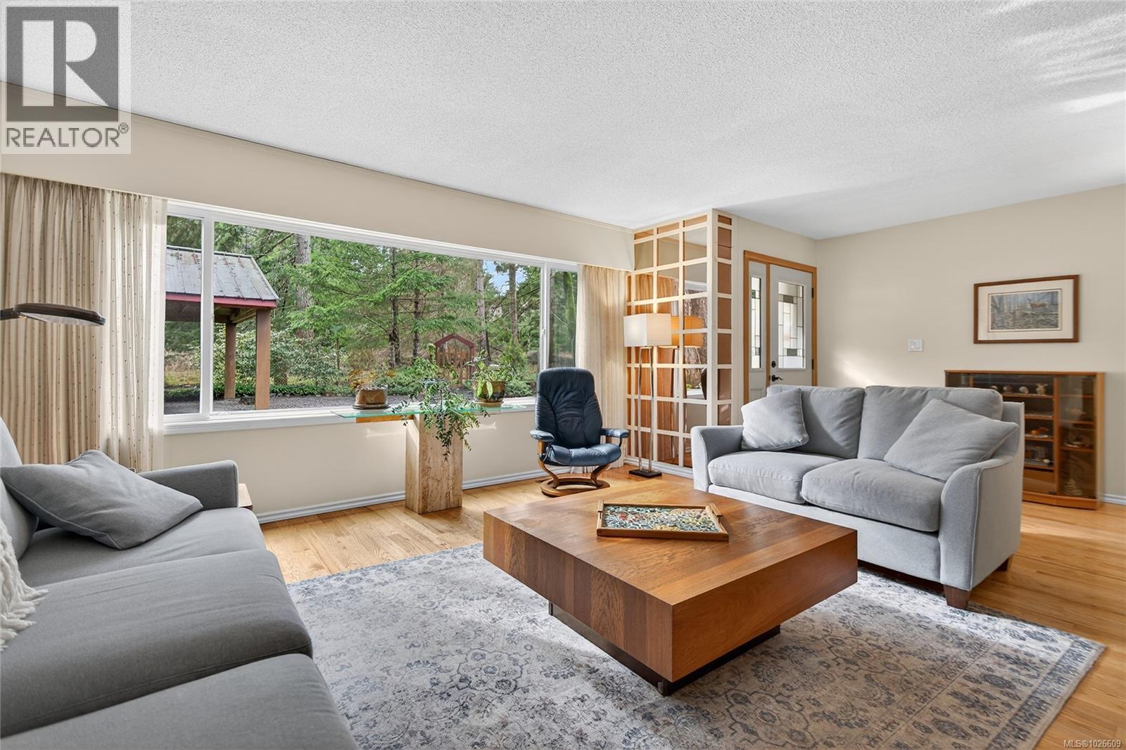 5611 Bates Rd, Courtenay