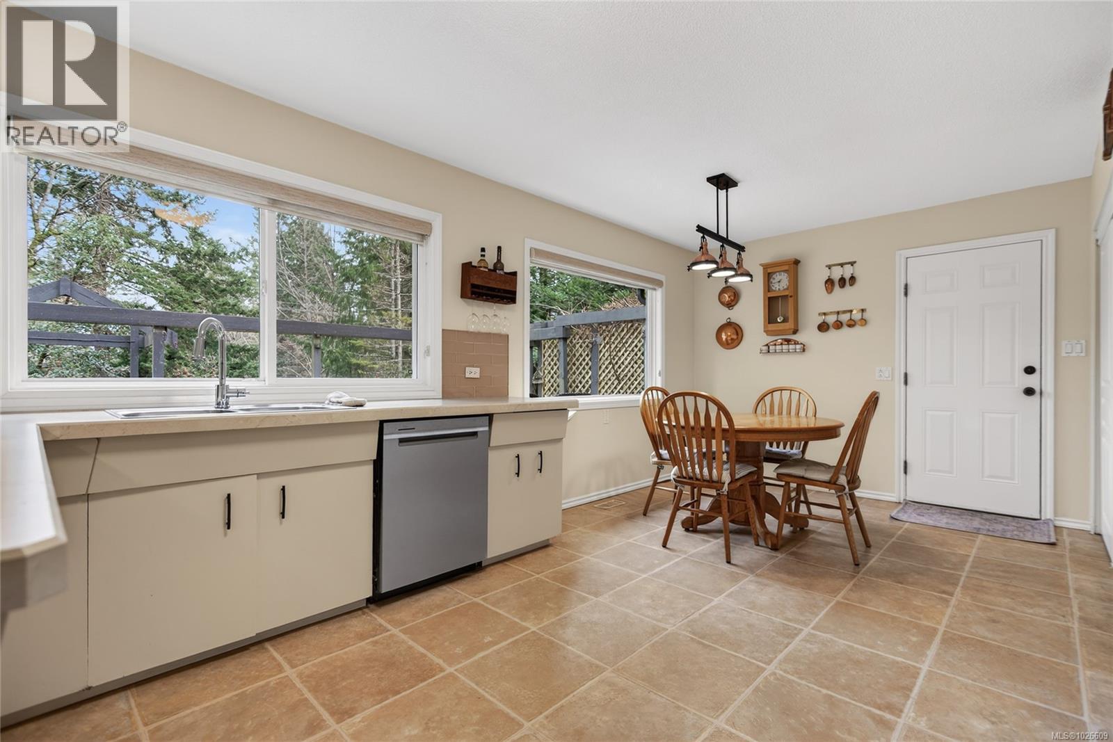 5611 Bates Rd, Courtenay