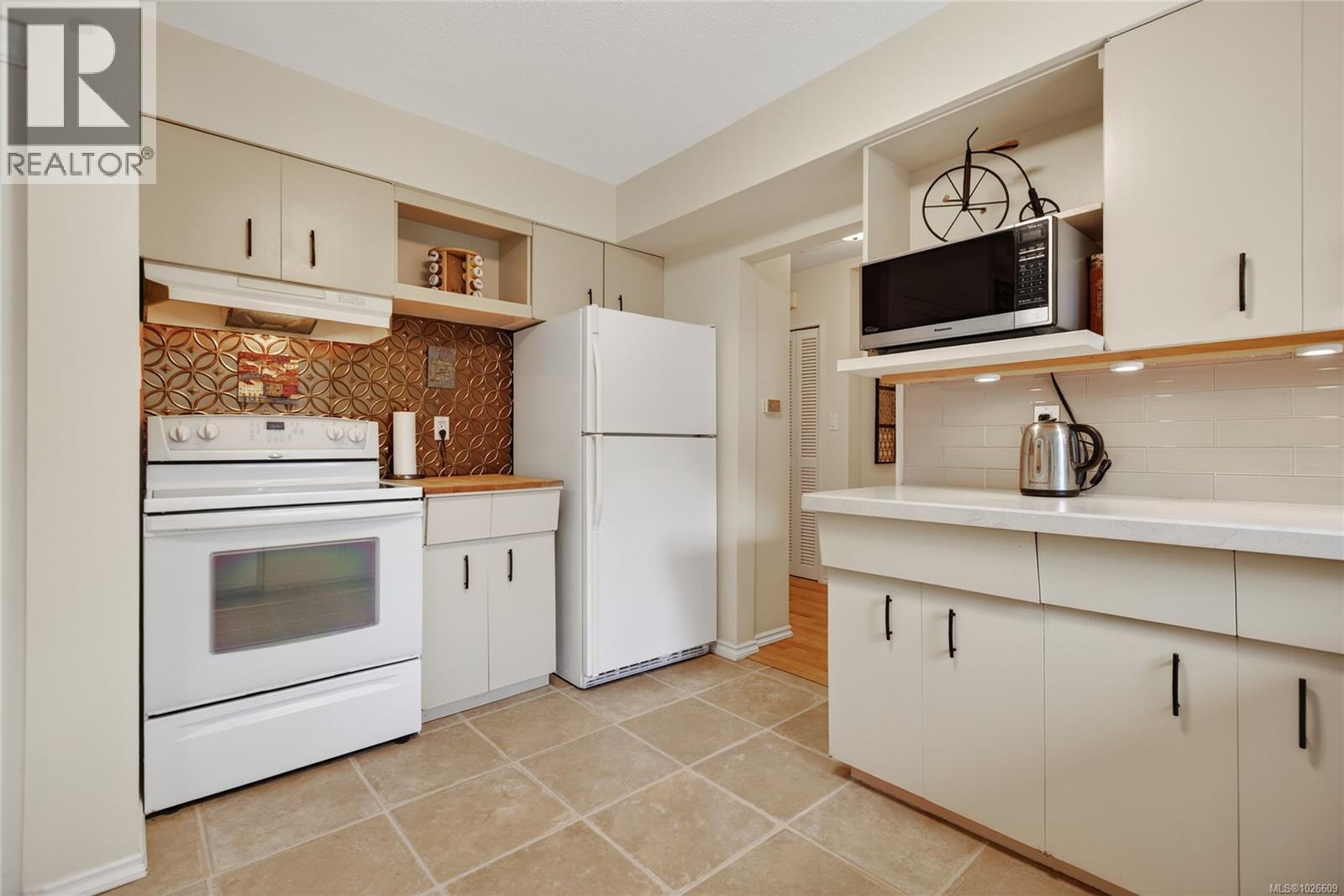 5611 Bates Rd, Courtenay