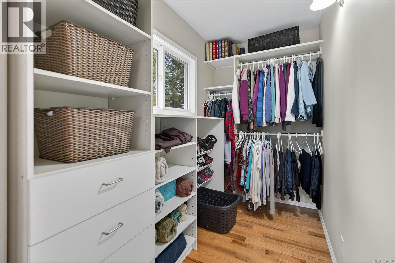 5611 Bates Rd, Courtenay