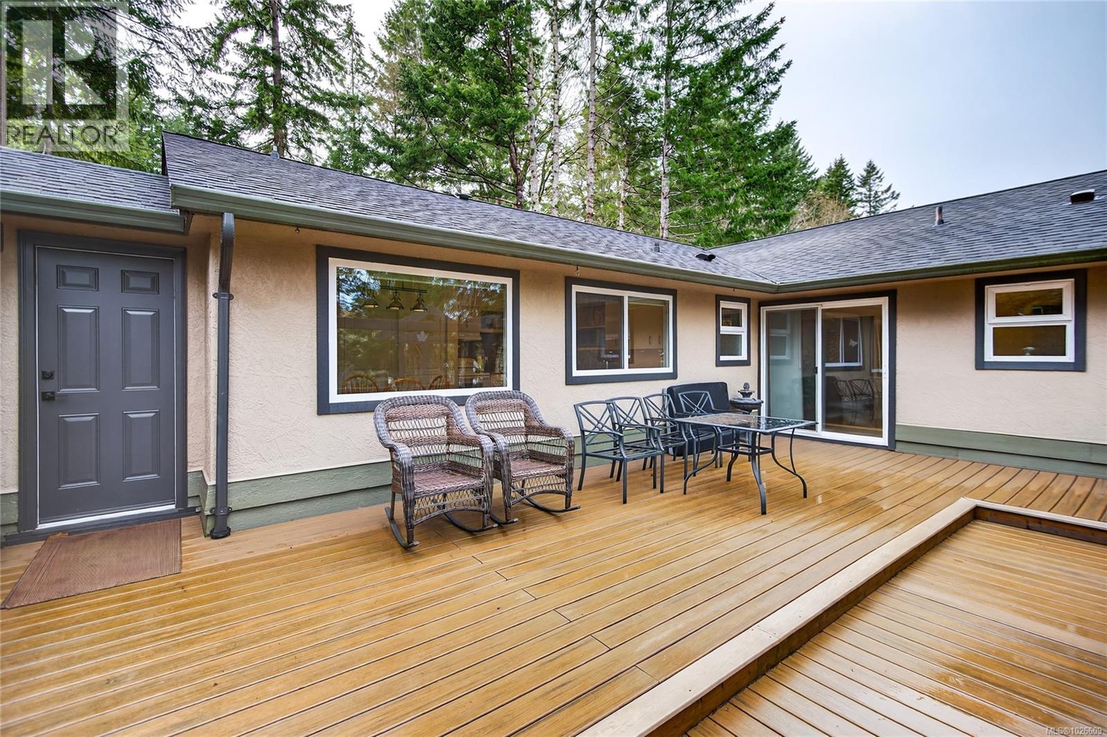 5611 Bates Rd, Courtenay