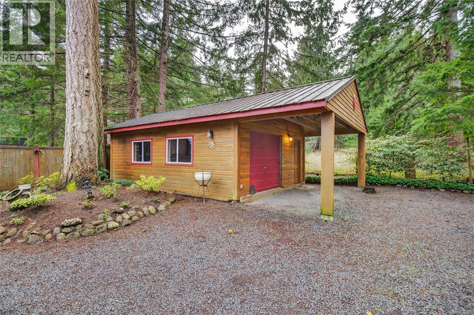 5611 Bates Rd, Courtenay