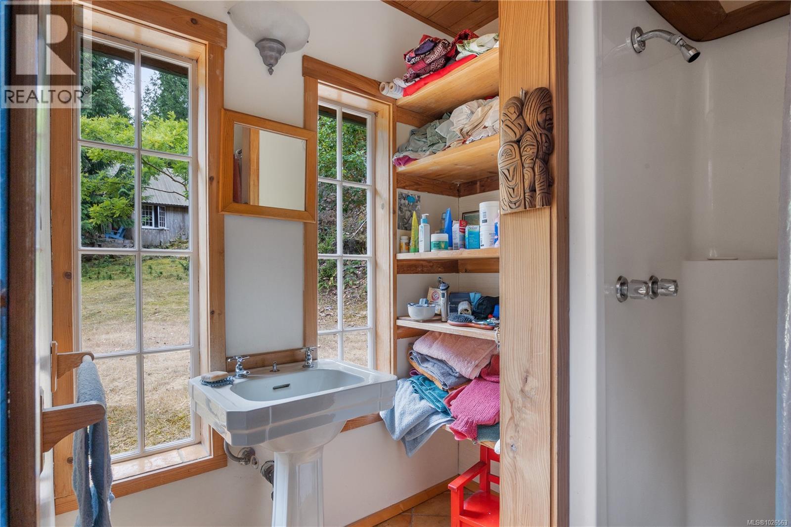 10 Windham Rd, Lasqueti Island